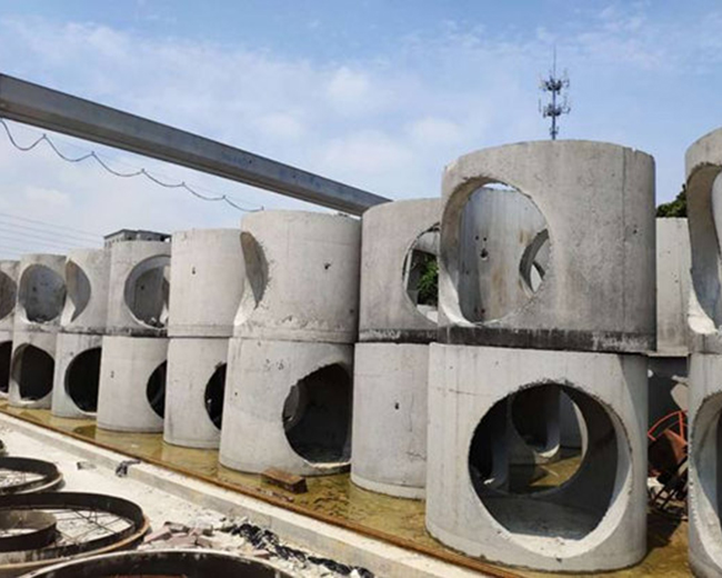 某公路訂購我司水泥隔離護欄安裝完成