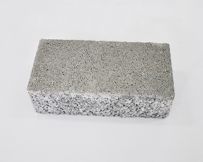 某小區訂購淺灰色透水磚